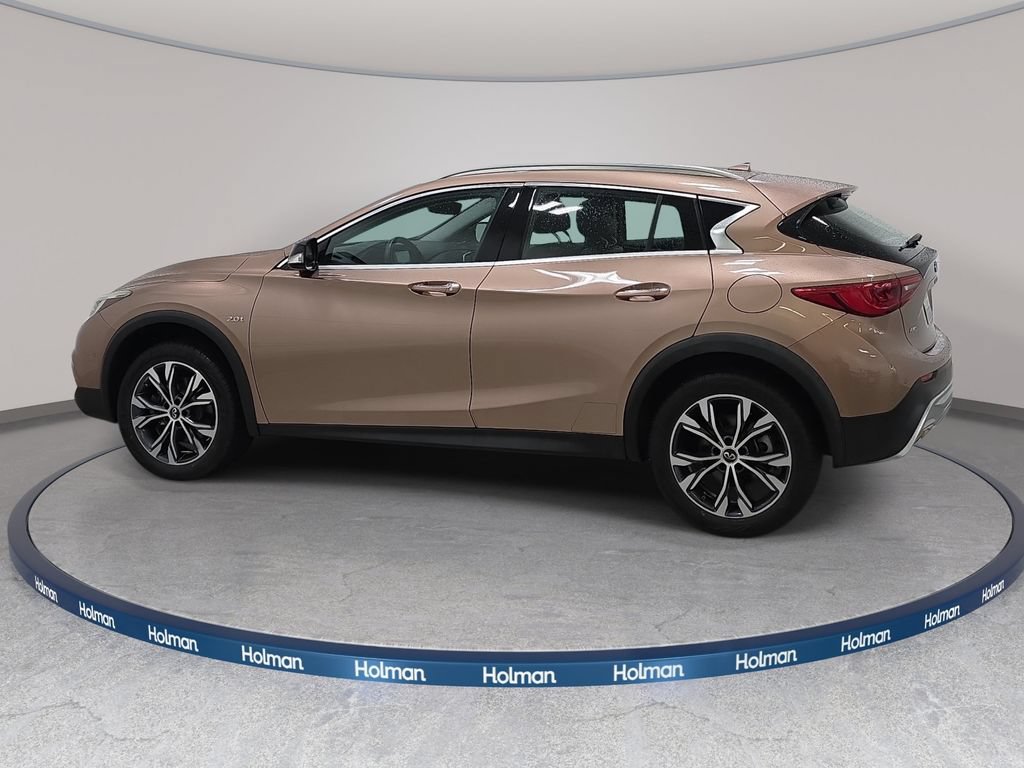 Used 2017 INFINITI QX30 Premium w/ Navigation Package AWD/4WD image 9