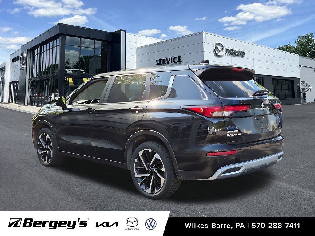 Used 2023 Mitsubishi Outlander SE AWD/4WD image 16