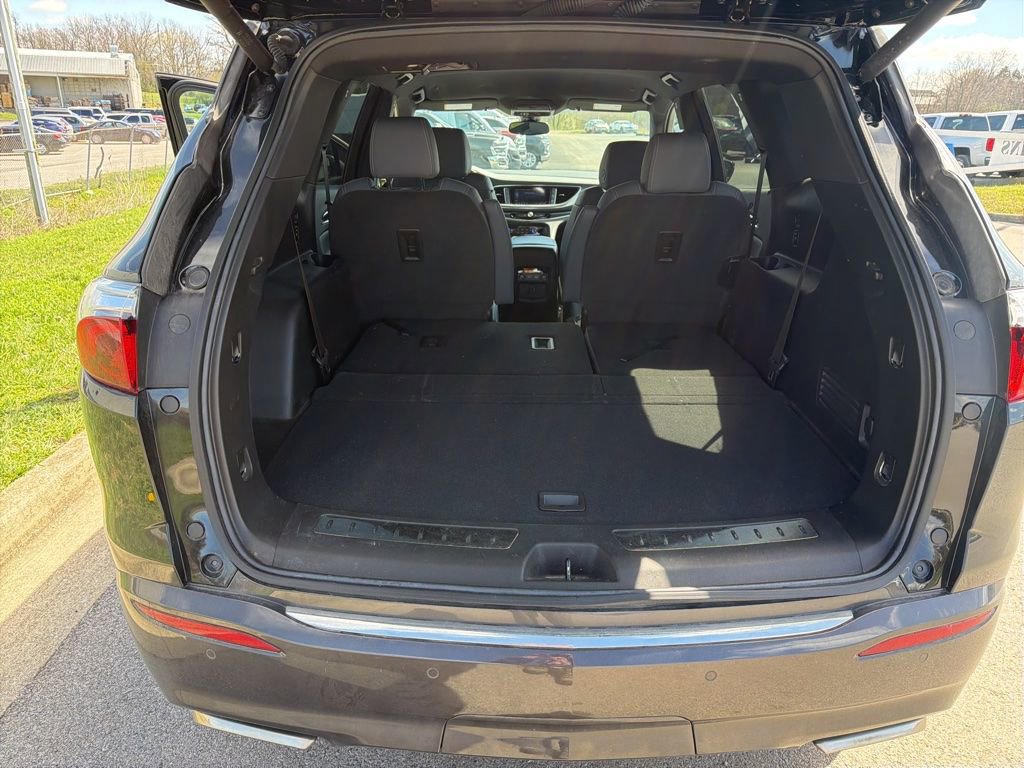 Used 2023 Buick Enclave Essence image 8