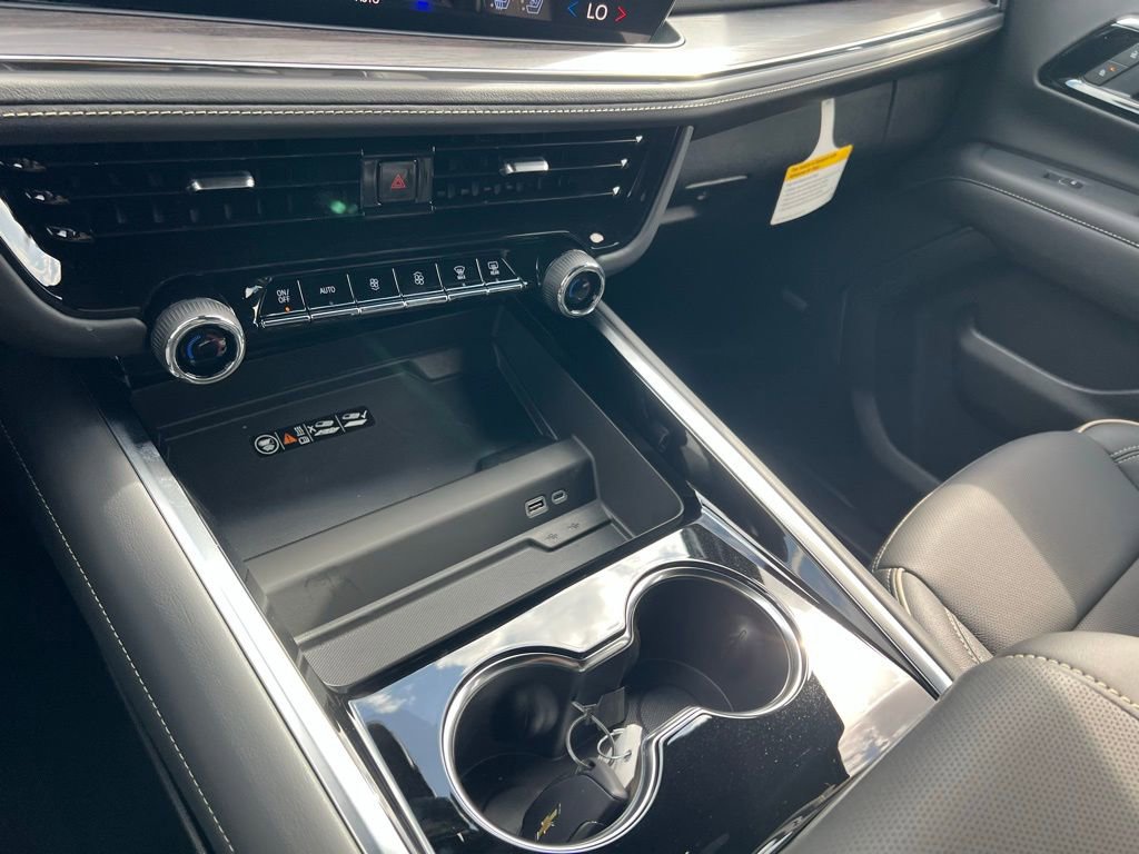 New 2026 Chevrolet Suburban Premier RWD image 37