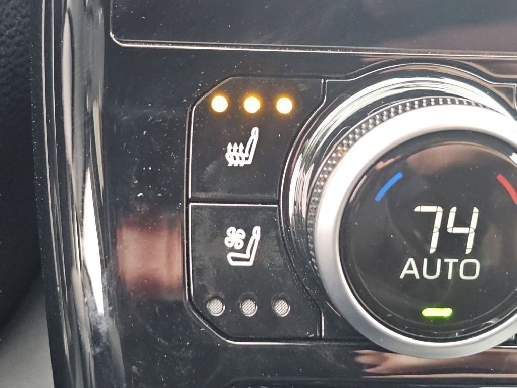 Used 2025 Toyota Highlander Limited image 17