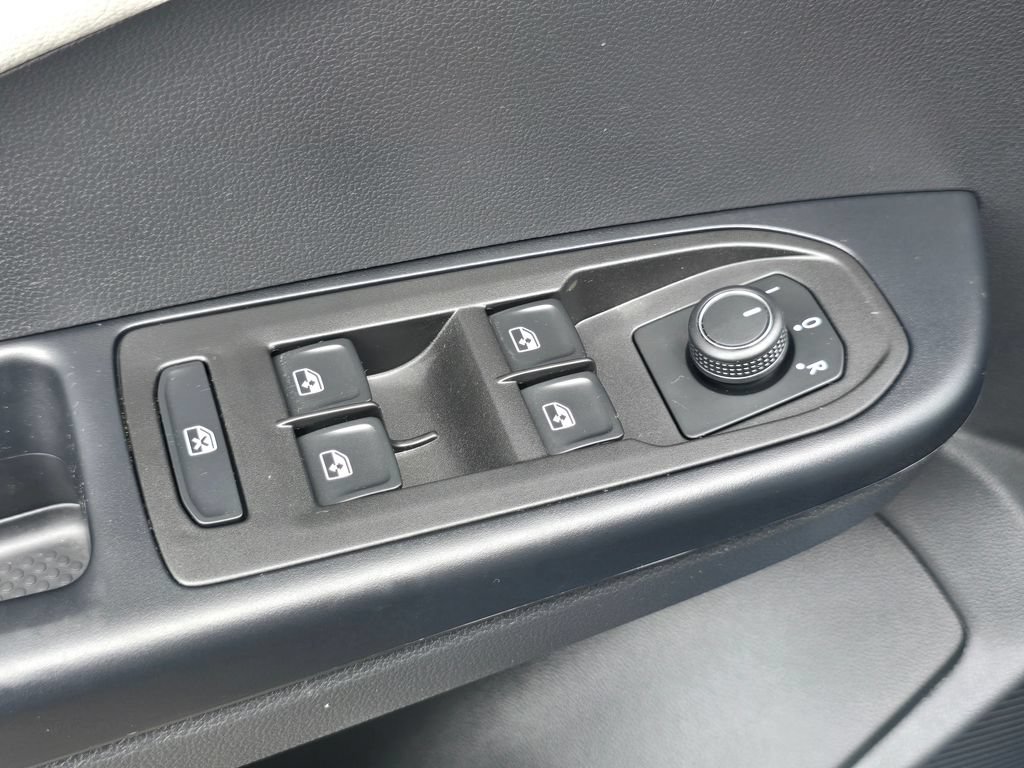 Used 2026 Volkswagen Taos S FWD image 21