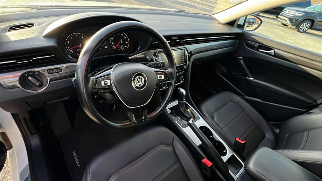 Used 2020 Volkswagen Passat 2.0T R-Line image 22