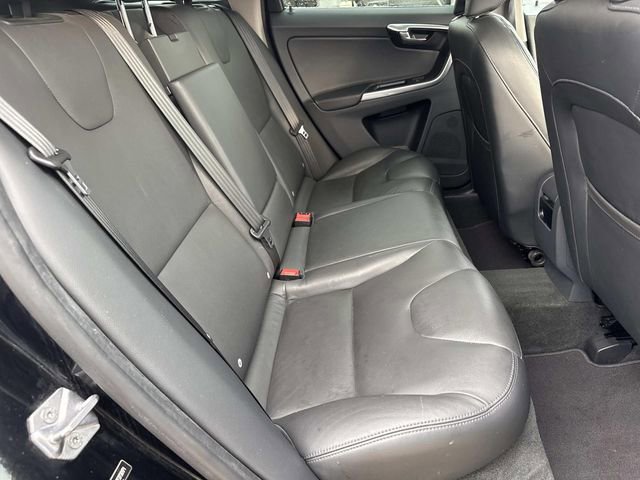 Used 2015 Volvo XC60 T5 image 9