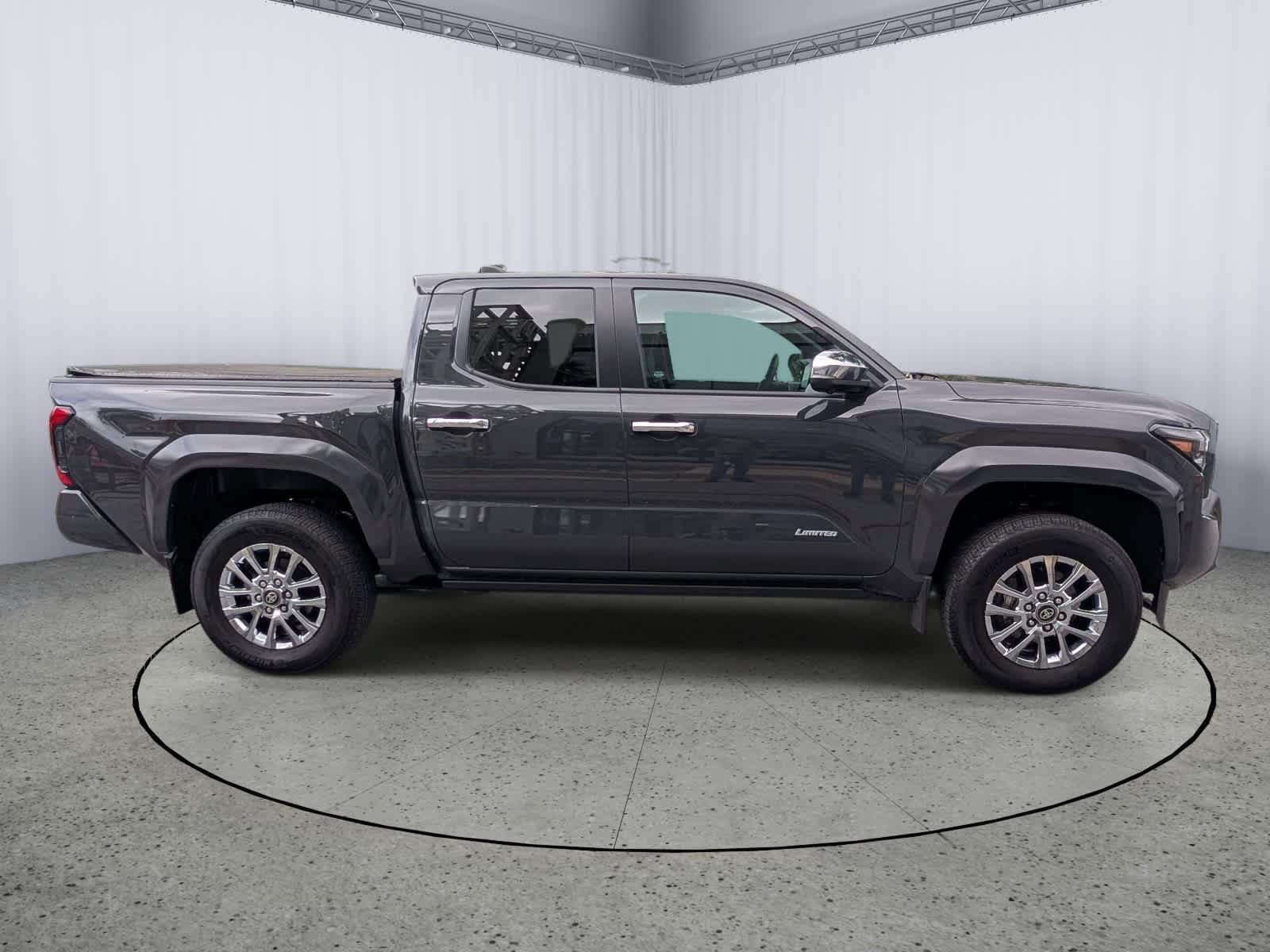 Used 2024 Toyota Tacoma Limited AWD/4WD image 2