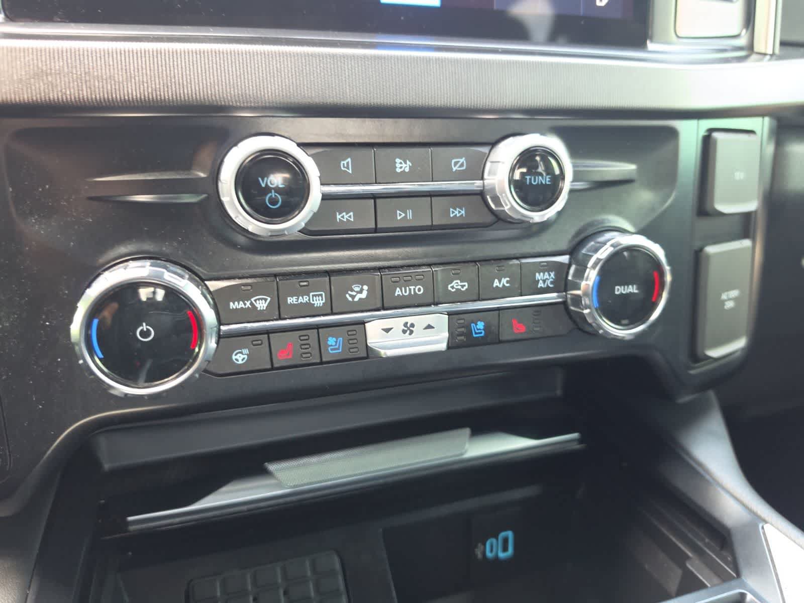 Used 2024 Ford F350 Platinum AWD/4WD image 27