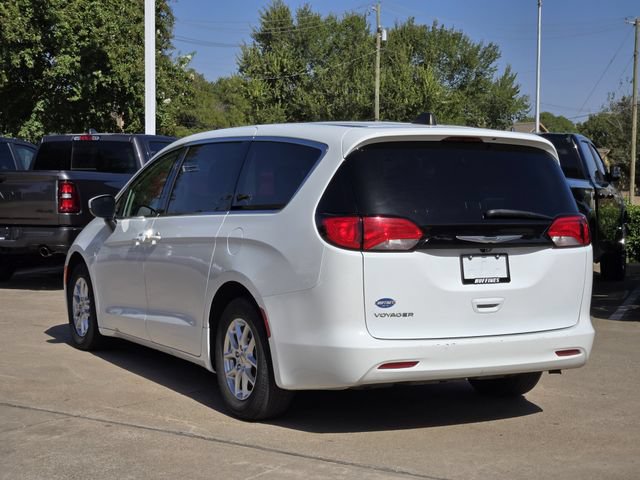 Certified 2023 Chrysler Voyager LX FWD image 5