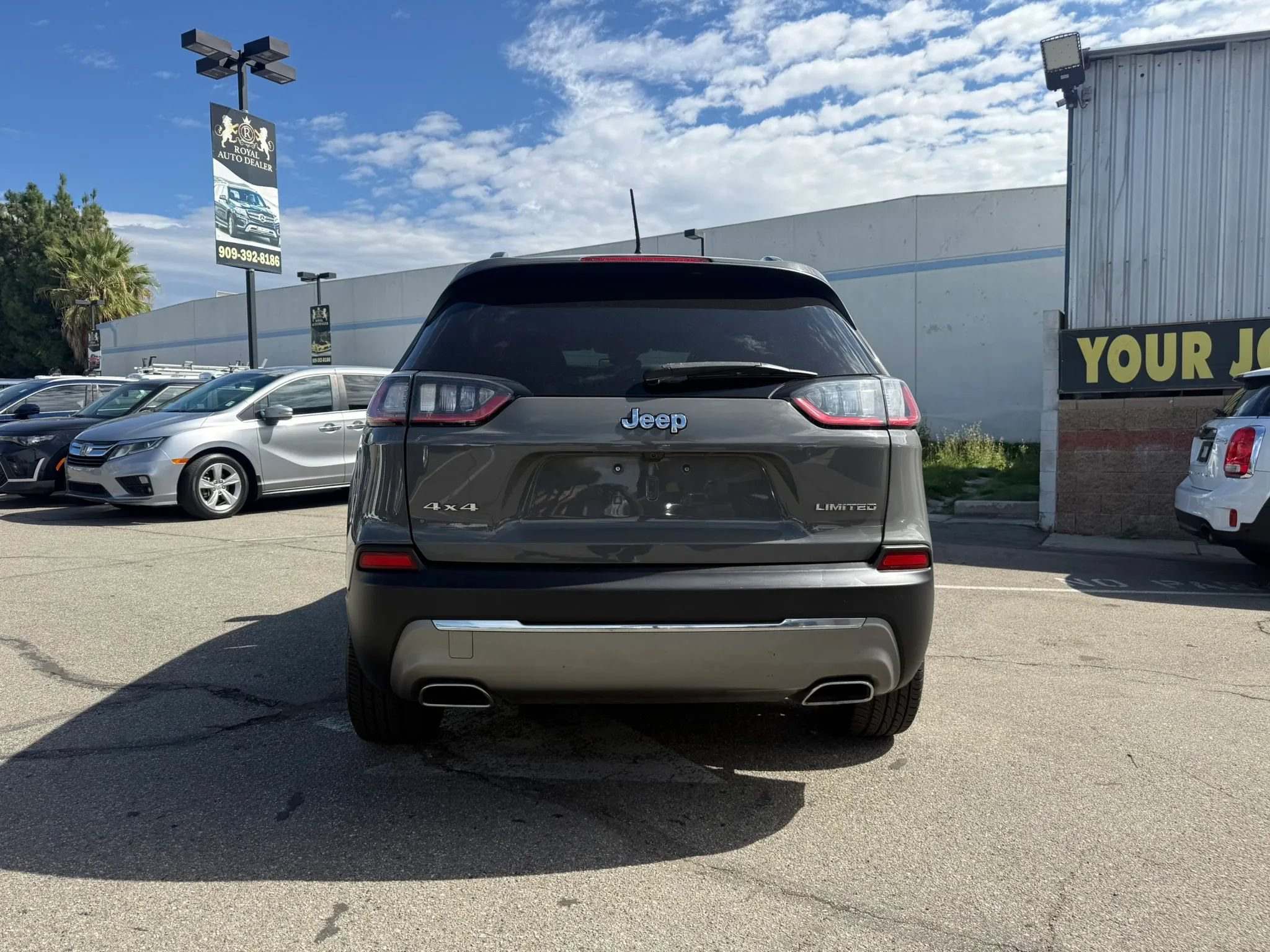 Used 2022 Jeep Cherokee Limited w/ Elite Package AWD/4WD image 4