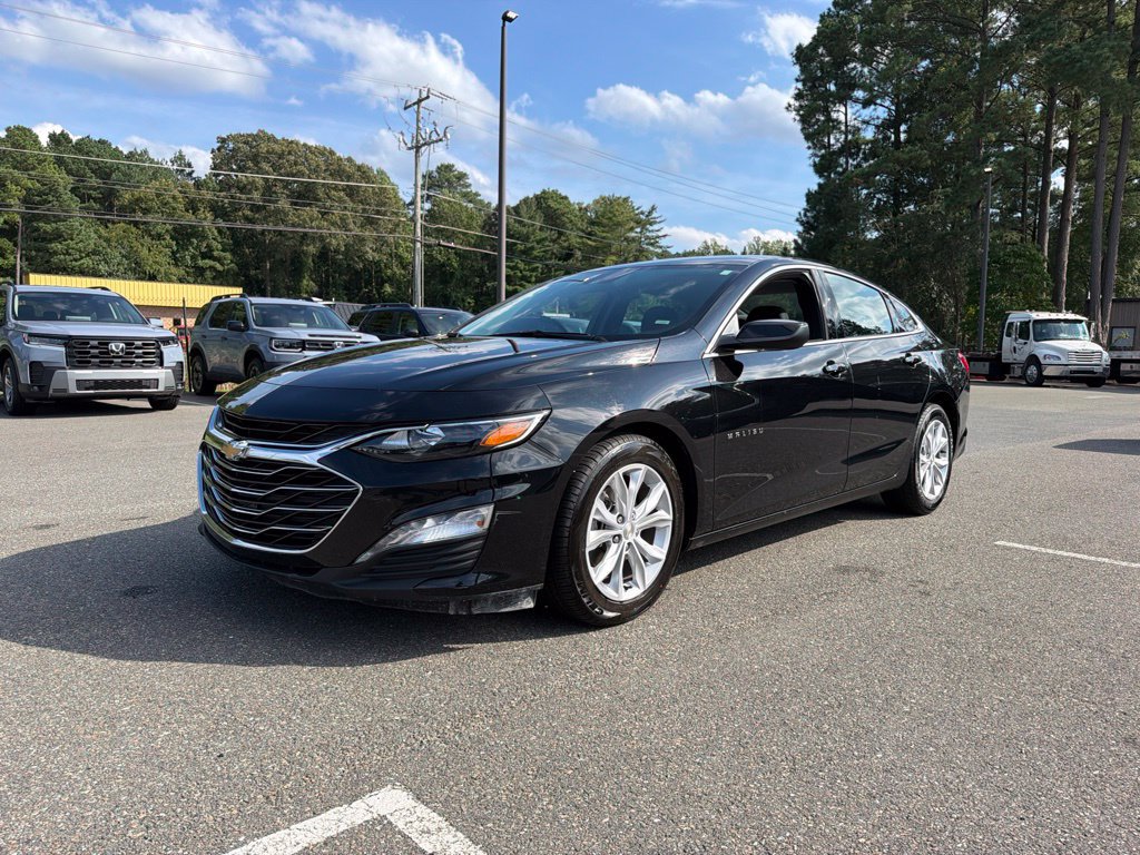 Used 2025 Chevrolet Malibu LT FWD image 2