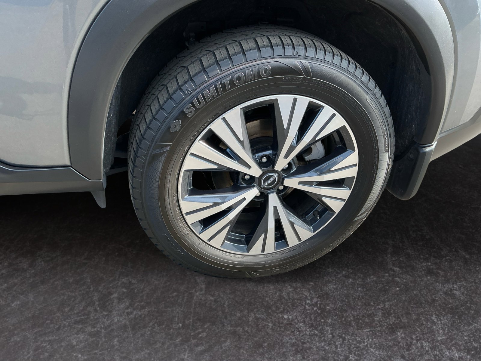 Used 2023 Nissan Rogue SV image 9