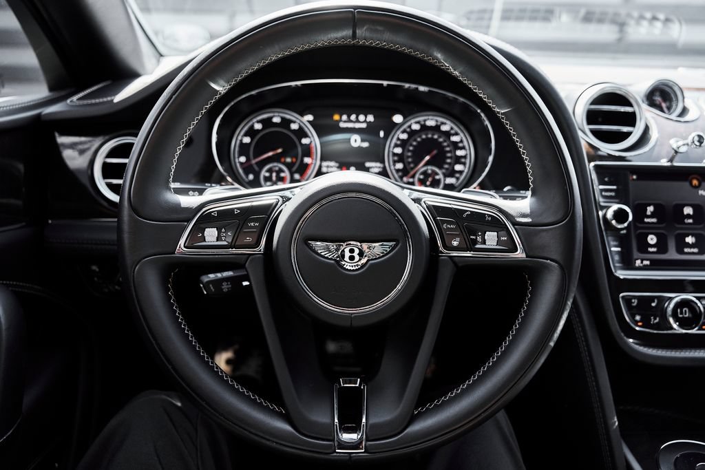 Used 2017 Bentley Bentayga AWD/4WD image 51