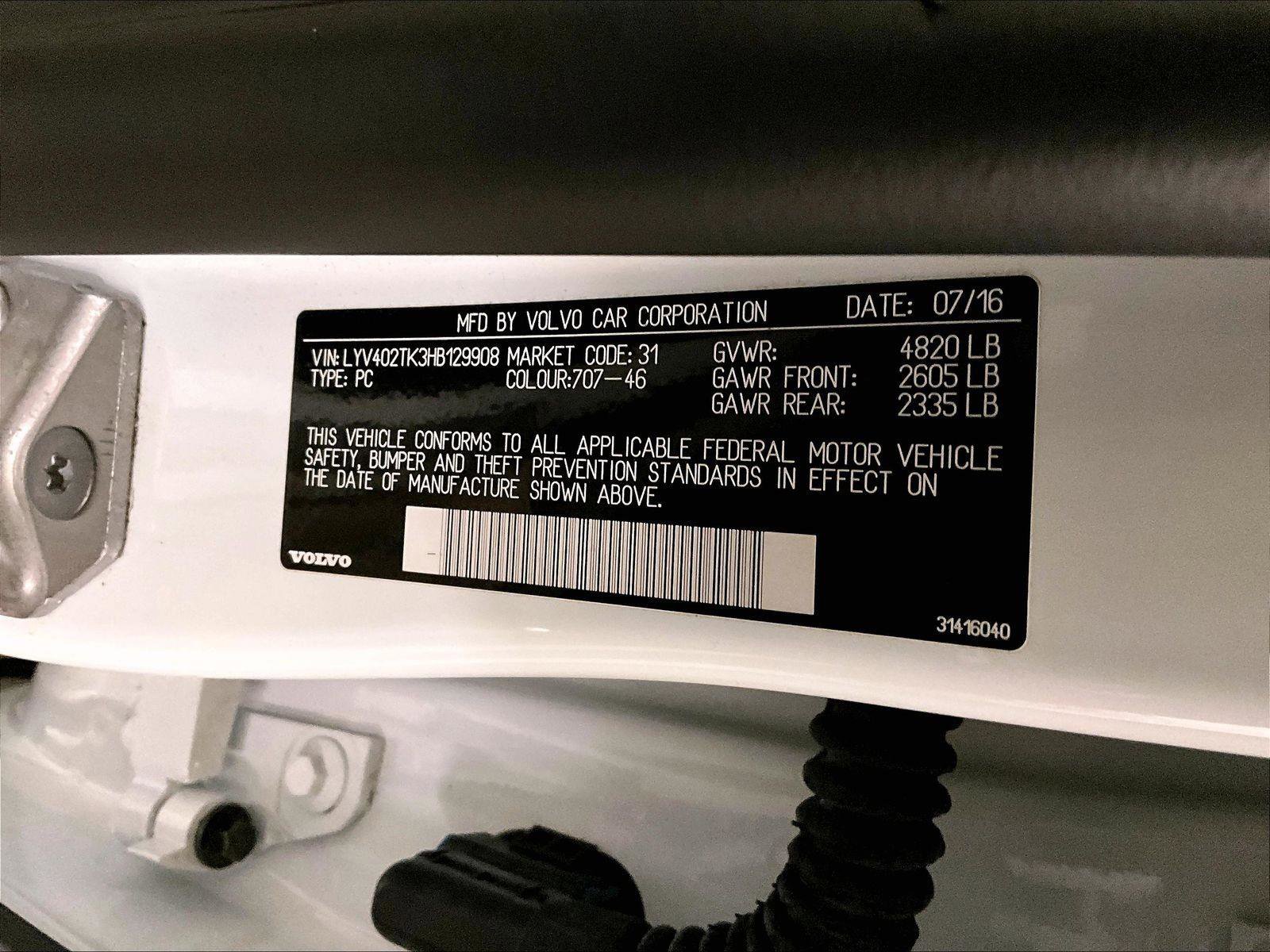 Used 2017 Volvo S60 T5 Inscription image 32