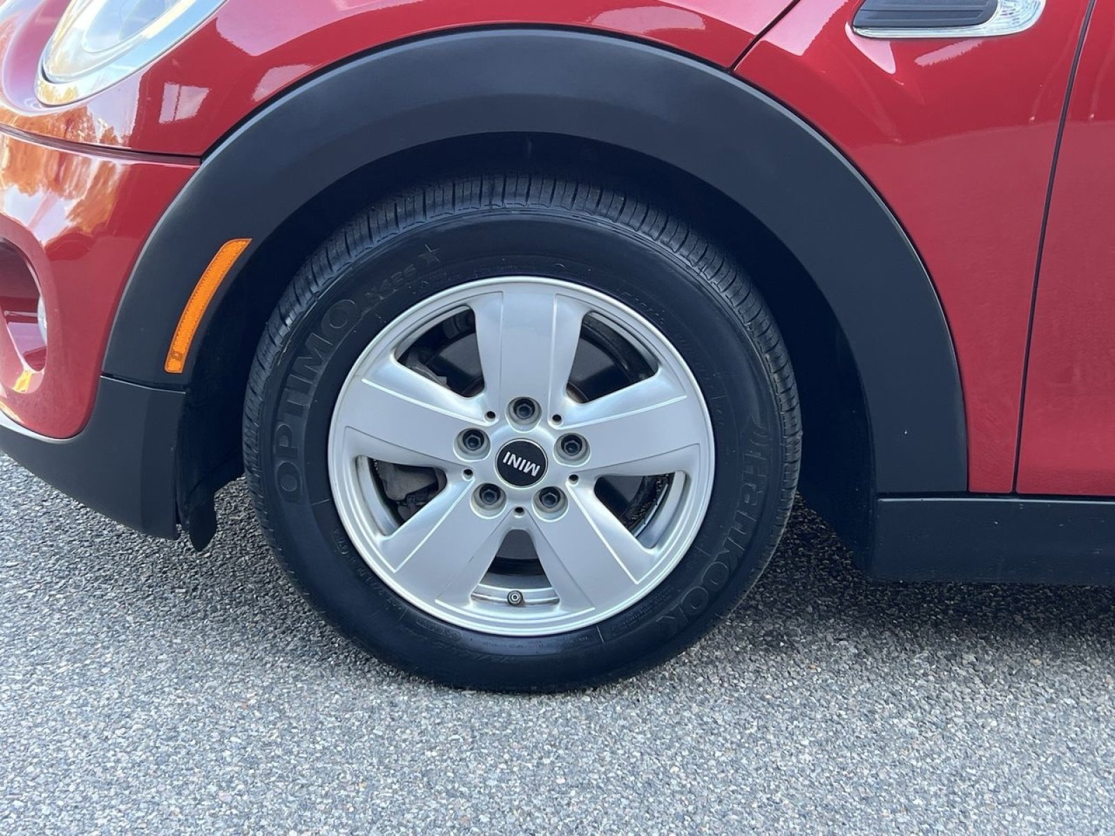 Used 2015 MINI Cooper 4-Door Hardtop image 9