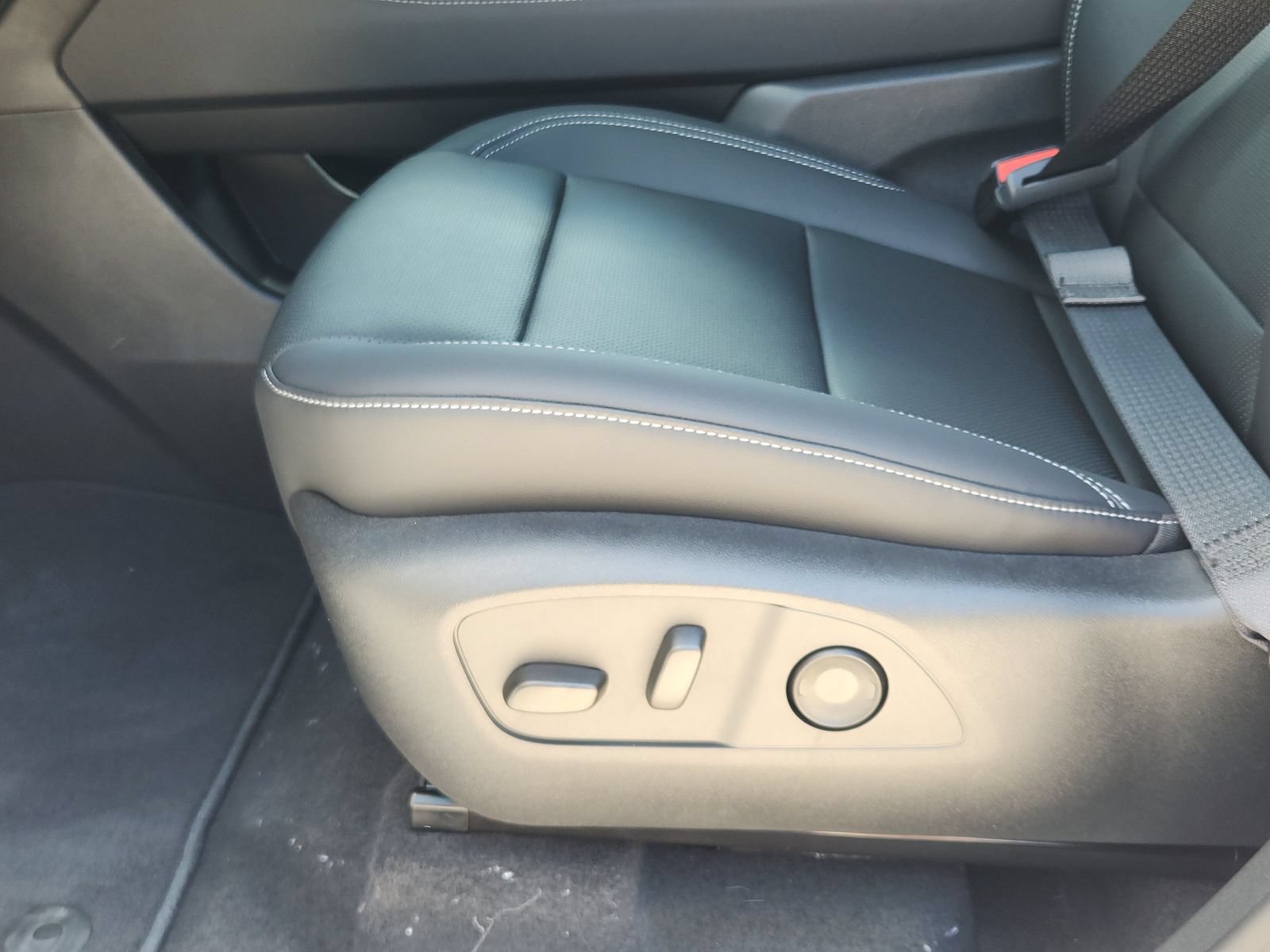 New 2026 Chevrolet Traverse LT w/ Midnight/Sport Edition FWD image 21