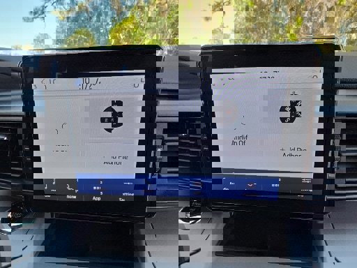 Certified 2024 Ford Explorer XLT image 4