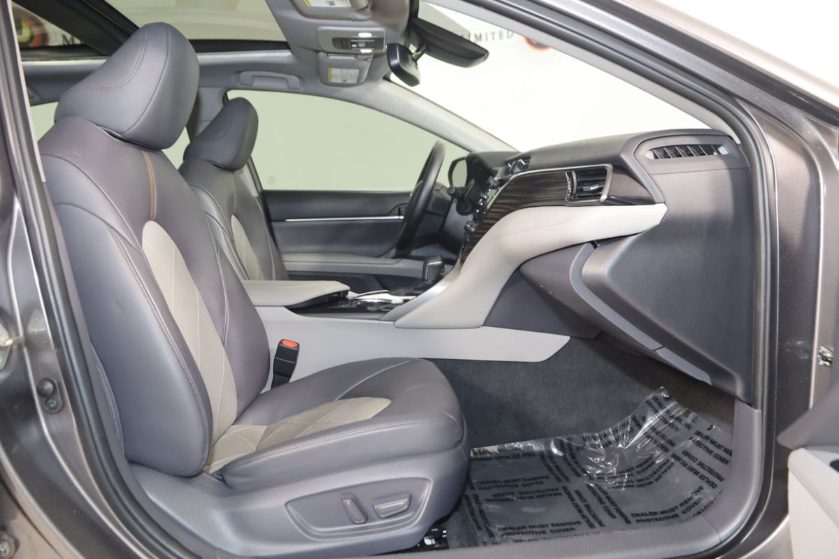 Used 2019 Toyota Camry XLE FWD image 13
