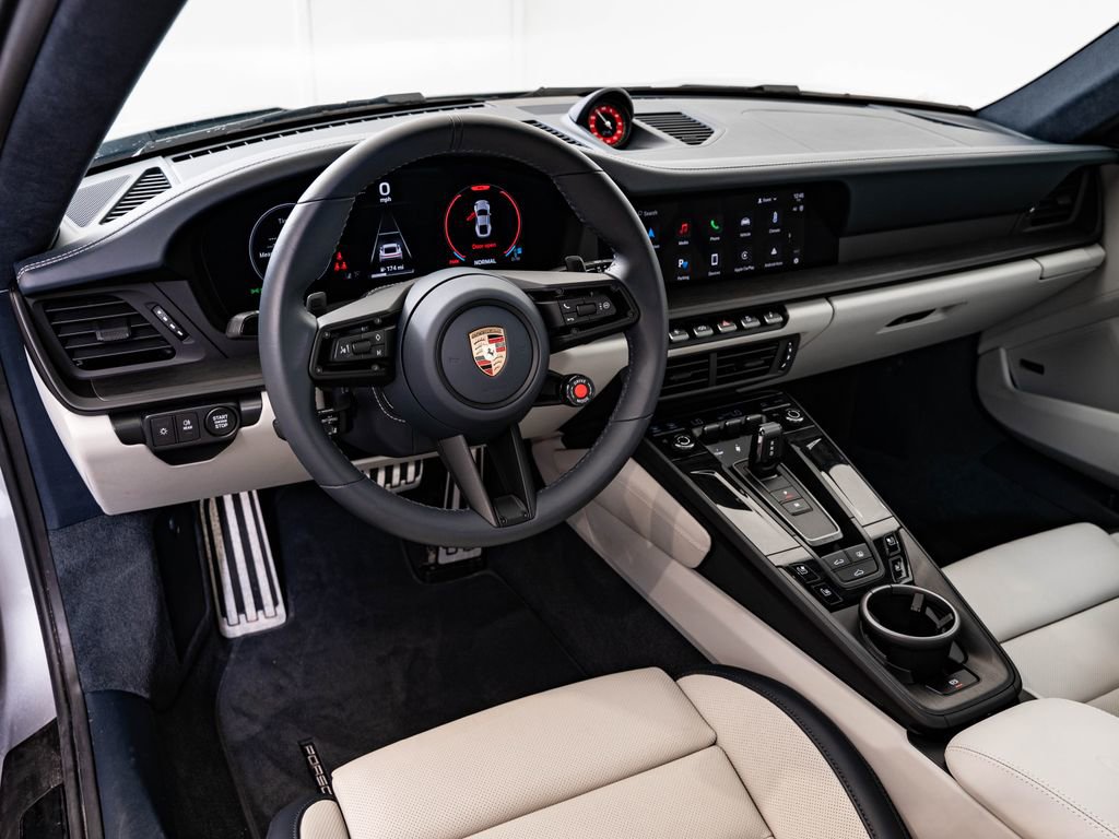 Certified 2025 Porsche 911 Carrera GTS RWD image 4