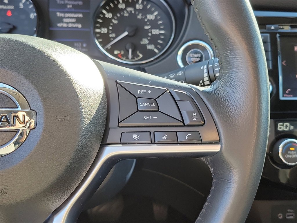 Used 2018 Nissan Rogue SV w/ Premium Package image 6