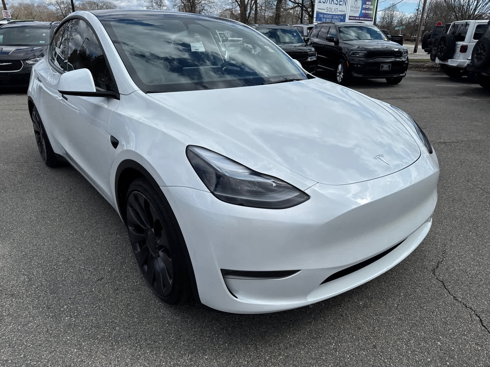 Used 2025 Tesla Model Y Performance image 8