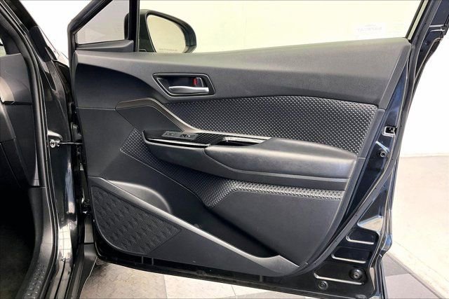 Used 2019 Toyota C-HR XLE FWD image 26