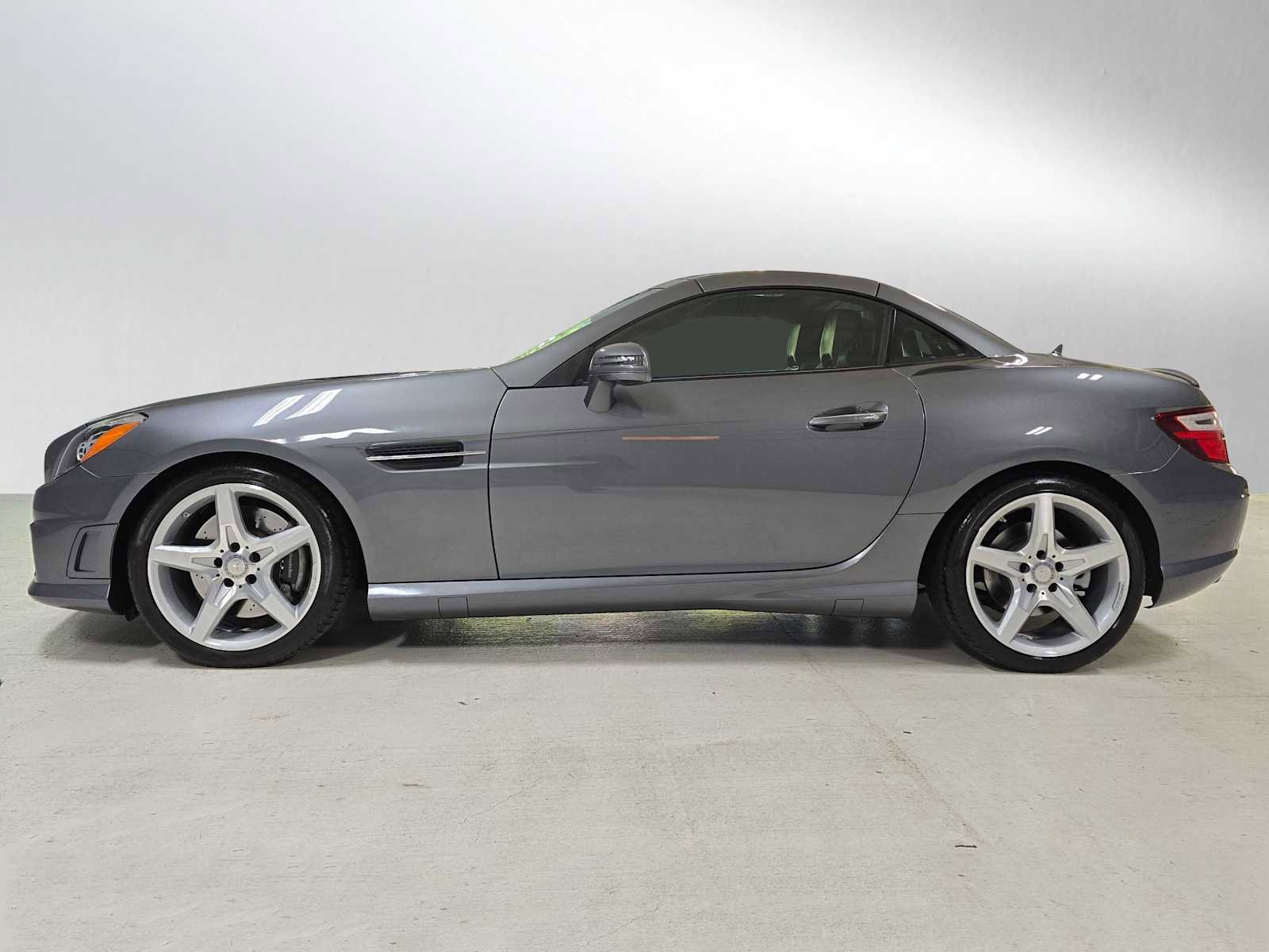 Used 2016 Mercedes-Benz SLK 300 image 6