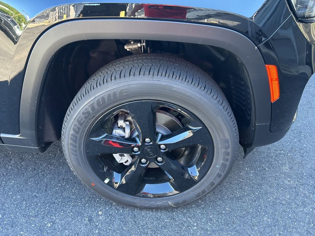 New 2025 Jeep Grand Cherokee Altitude image 11