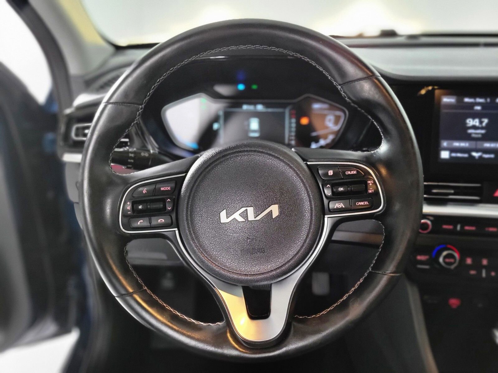 Used 2022 Kia Niro LXS w/ Digital Cluster Package image 14