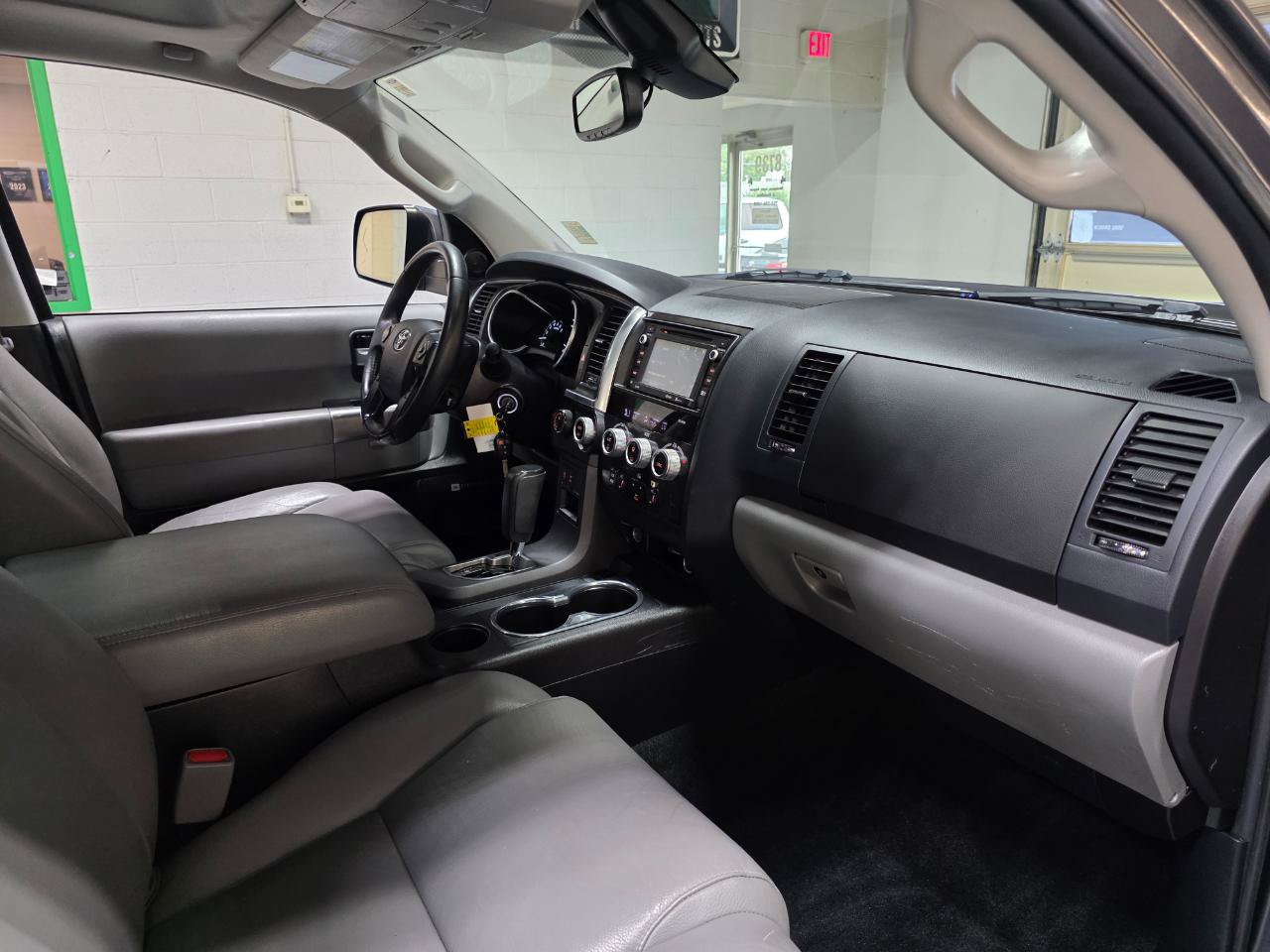 Used 2018 Toyota Sequoia Limited w/ Safety & Convenience Package AWD/4WD image 30