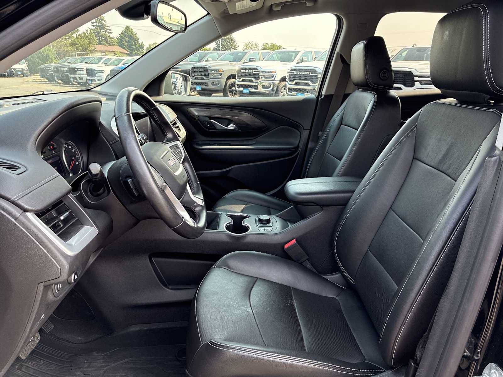Used 2022 GMC Terrain SLT w/ LPO, Floor Liner Package AWD/4WD image 13