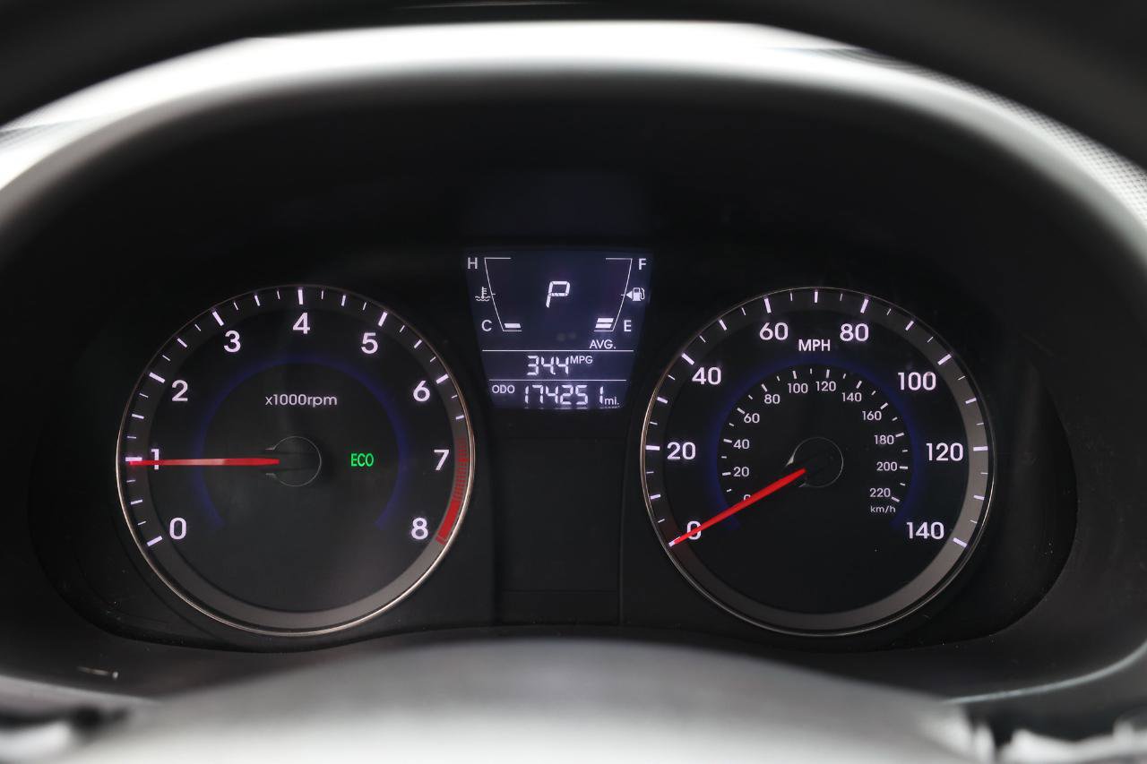 Used 2013 Hyundai Accent GLS image 25