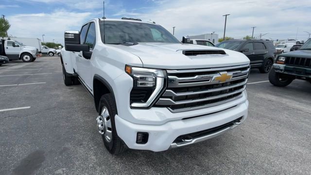 Used 2025 Chevrolet Silverado 3500 High Country w/ High Country Premium Package AWD/4WD image 4