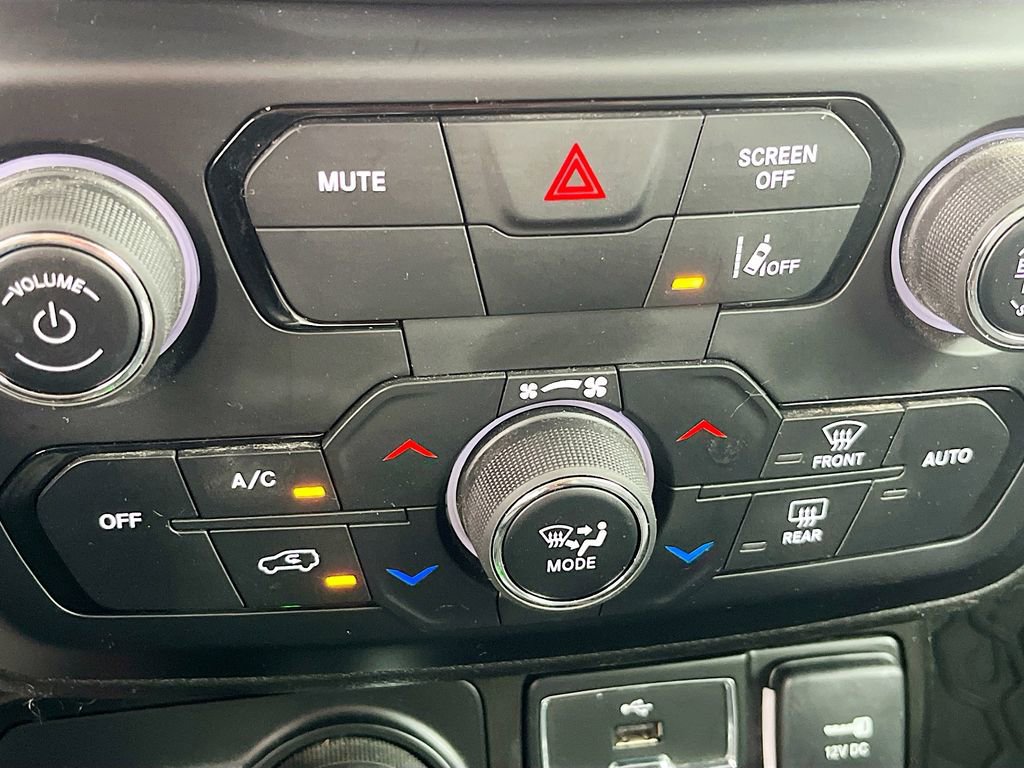 Used 2022 Jeep Renegade Limited AWD/4WD image 16