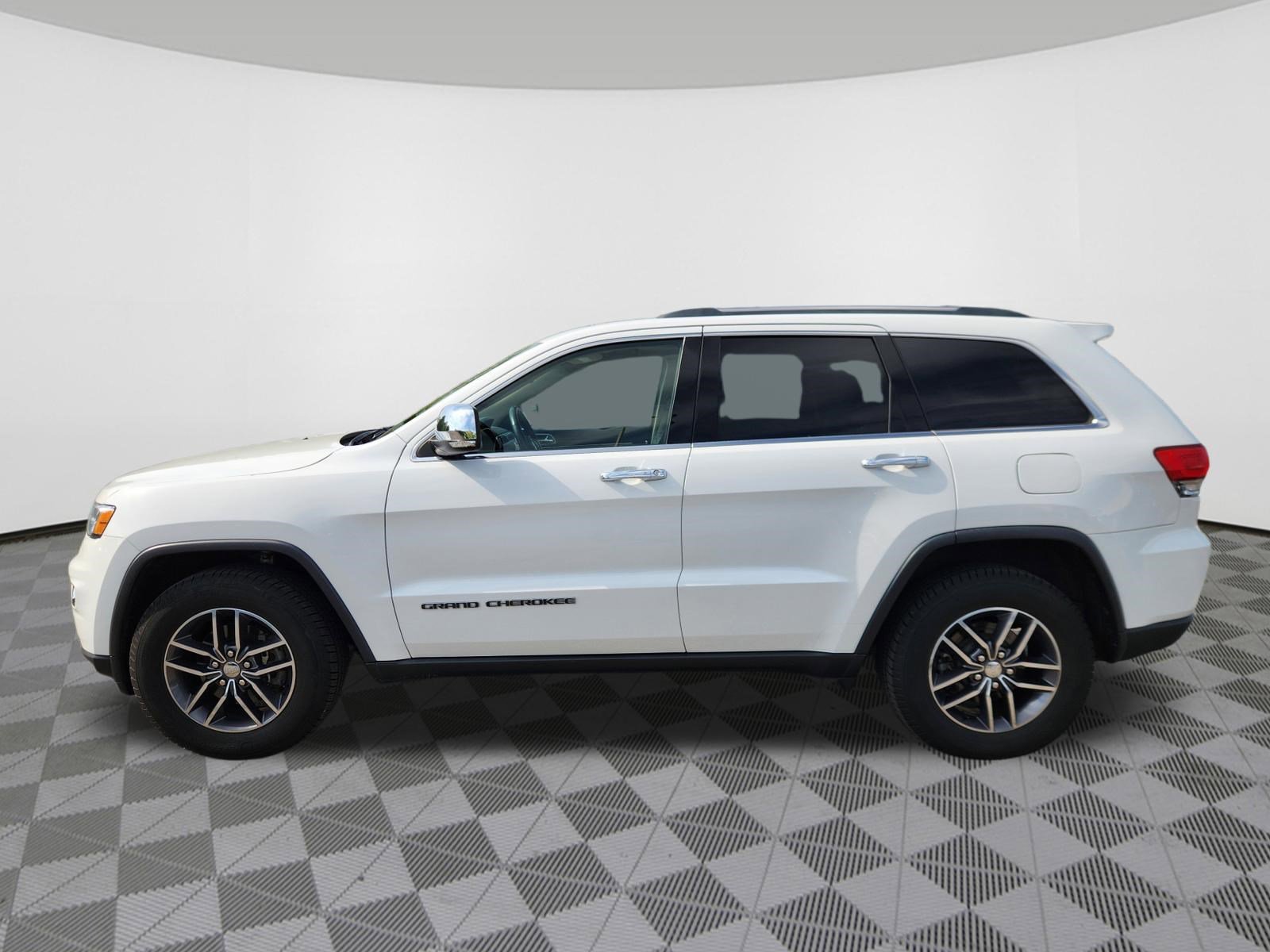 Used 2018 Jeep Grand Cherokee Limited AWD/4WD image 5