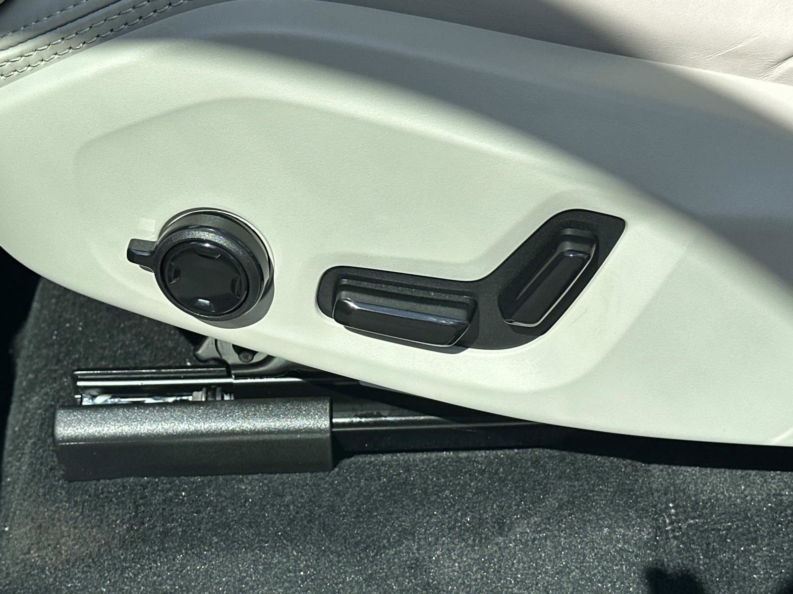 New 2026 Volvo XC90 T8 Ultra w/ Protection Package Premier image 14