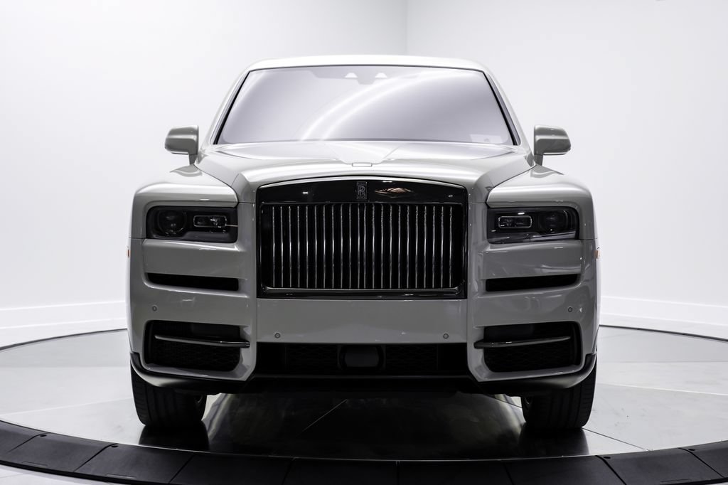 Used 2022 Rolls-Royce Cullinan Black Badge AWD/4WD image 2