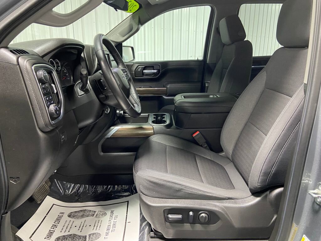 Used 2022 Chevrolet Silverado 1500 LT Trail Boss w/ LPO, Dark Essentials Package image 5