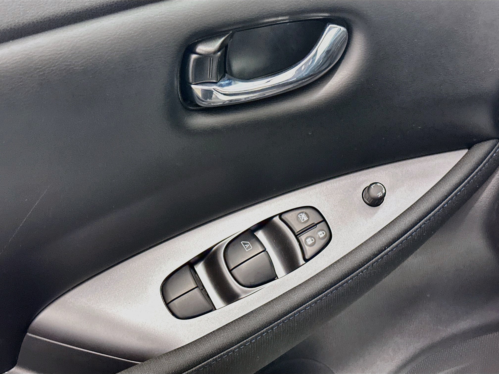 Used 2025 Nissan Leaf S FWD image 15