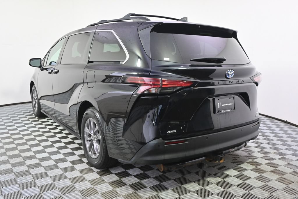 Used 2021 Toyota Sienna XLE w/ XLE Plus Package AWD/4WD image 4