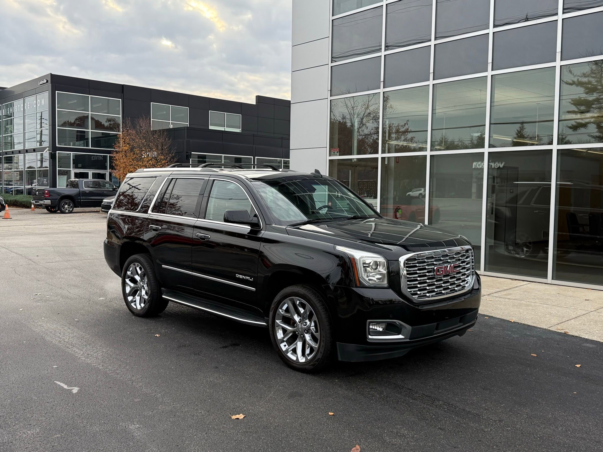 Used 2018 GMC Yukon Denali image 17