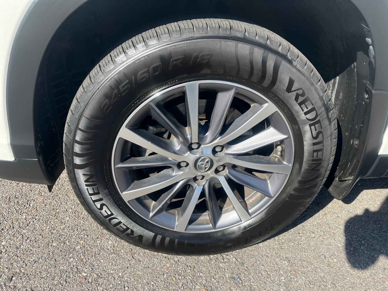 Used 2019 Toyota Highlander XLE AWD/4WD image 26