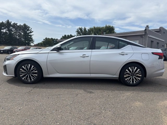 Used 2024 Nissan Altima 2.5 SV image 4