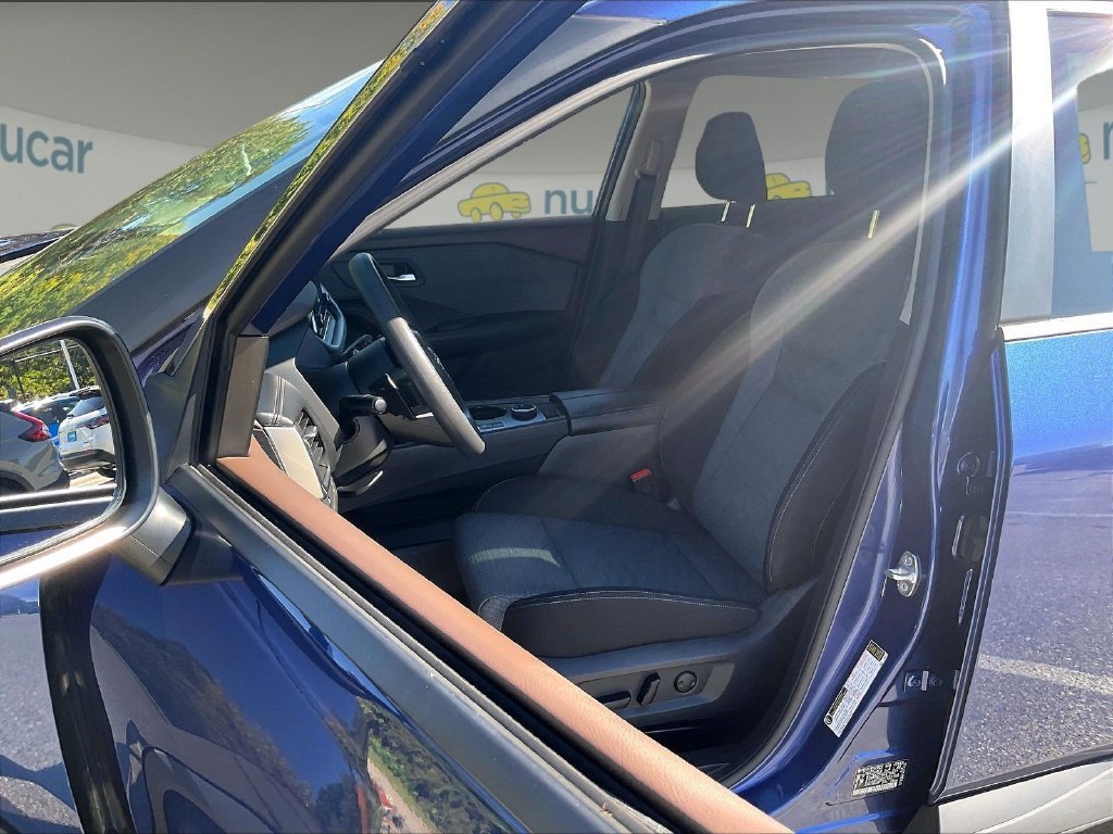 Used 2023 Nissan Rogue SV AWD/4WD image 10