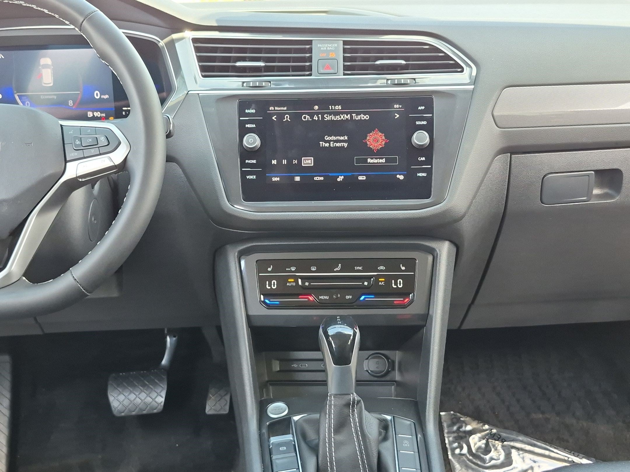 Used 2022 Volkswagen Tiguan SE AWD/4WD image 28