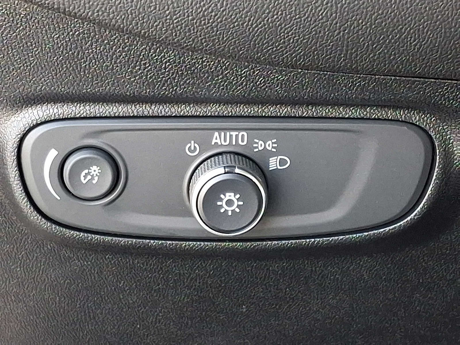 Used 2019 Chevrolet Equinox LS AWD/4WD image 25