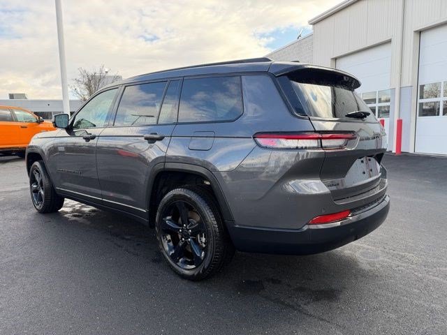 Certified 2025 Jeep Grand Cherokee L Limited w/ Luxury Tech Group II image 3