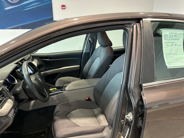 Used 2020 Toyota Camry LE image 14