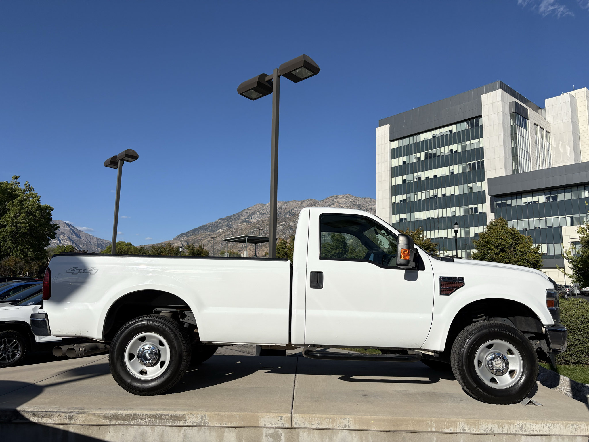 Used 2009 Ford F250 XLT AWD/4WD image 2