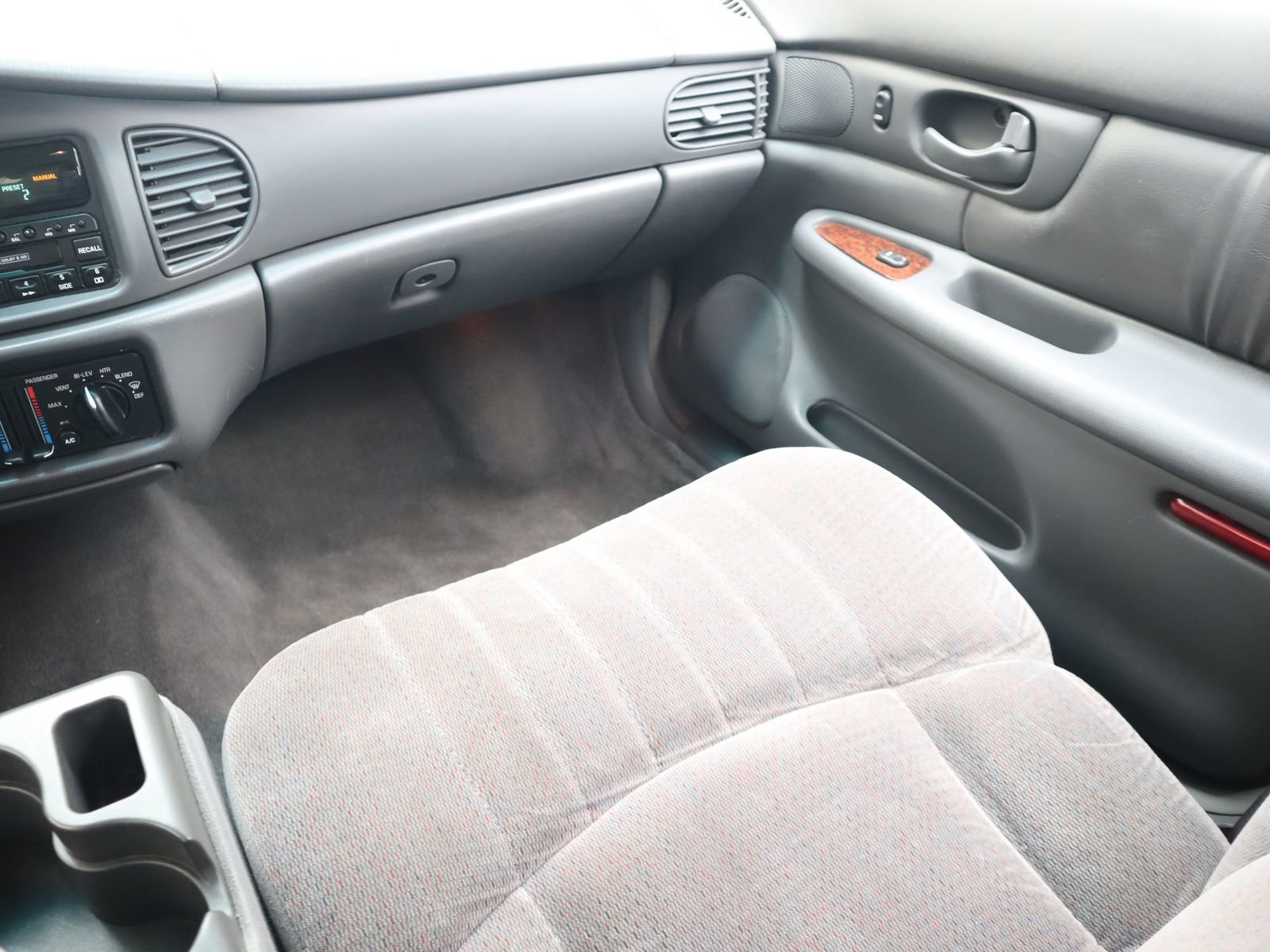 Used 2003 Buick Century Custom image 27