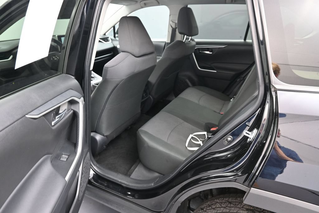 Used 2025 Toyota RAV4 XLE FWD image 17