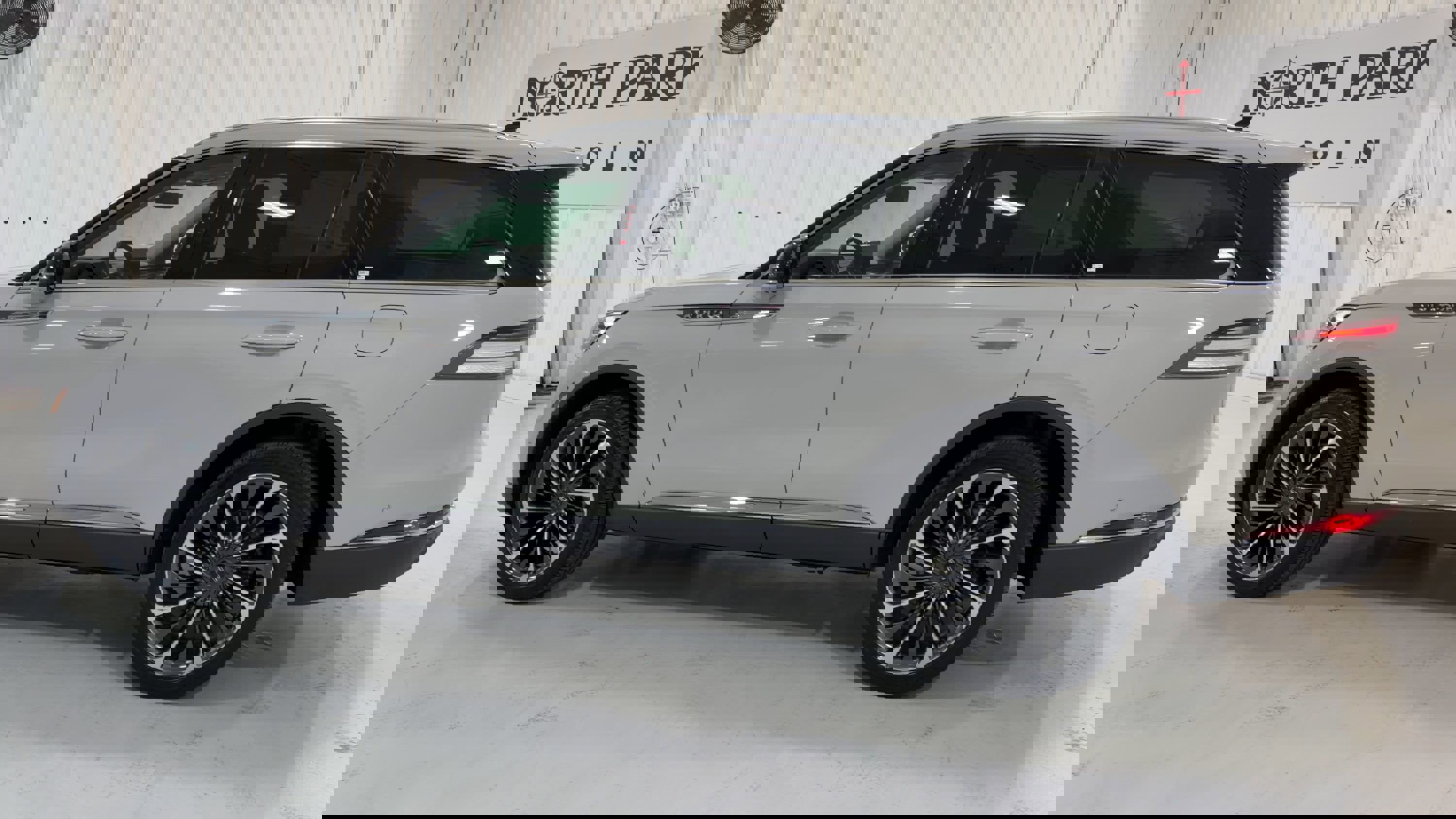 Used 2023 Lincoln Aviator Reserve w/ Equipment Group 201A image 7